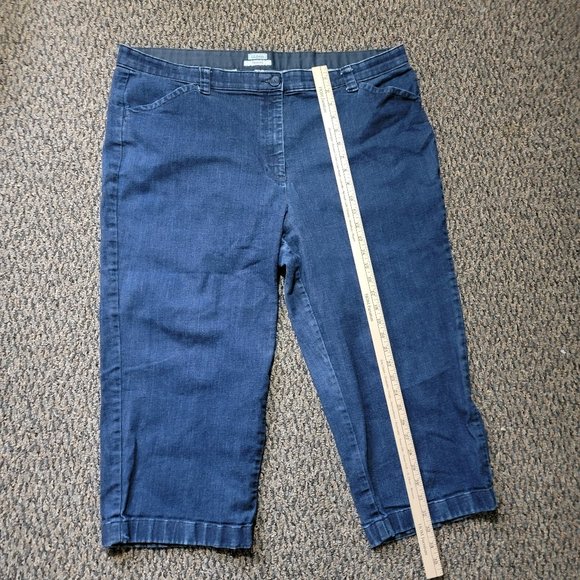 EUC LL Bean Classic Fit Plus Size Denim Capris Size 22W - Picture 4 of 15